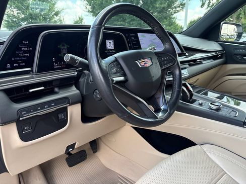 Certified 2021 Cadillac Escalade ESV Premium Luxury AWD/4WD image 11