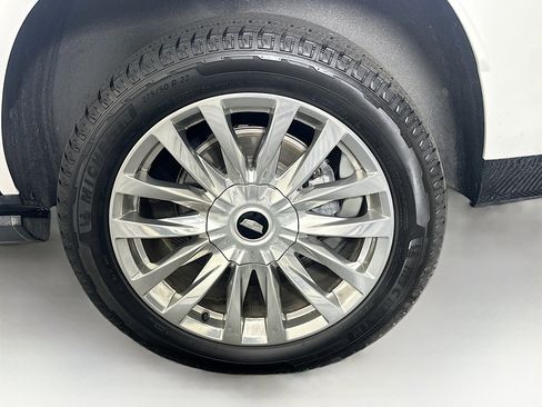 Used 2022 Cadillac Escalade Premium Luxury w/ Performance Package image 11