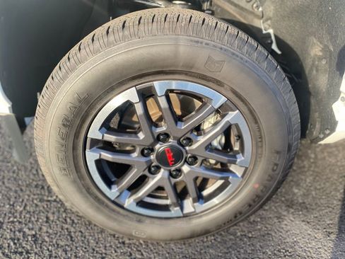 Used 2024 Toyota Tacoma TRD Sport image 9