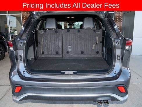 Used 2024 Toyota Highlander XSE AWD/4WD image 3
