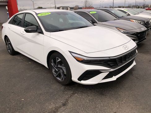 Used 2025 Hyundai Elantra Sport image 7