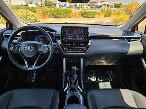 Used 2022 Toyota Corolla Cross XLE FWD image 20