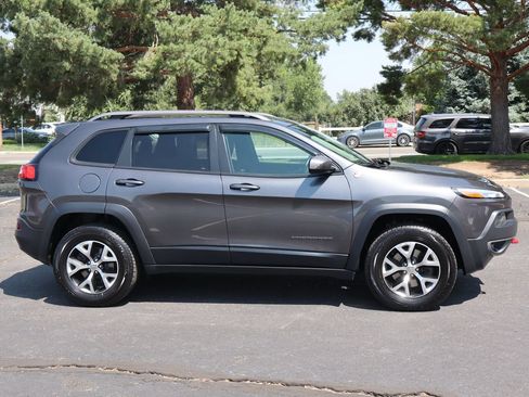 Used 2016 Jeep Cherokee Trailhawk w/ Cold Weather Group AWD/4WD image 3