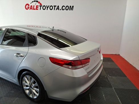 Used 2018 Kia Optima LX w/ 17" Alloy Wheels Package image 5
