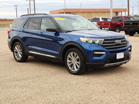Used 2023 Ford Explorer XLT w/ Equipment Group 202A RWD image 6