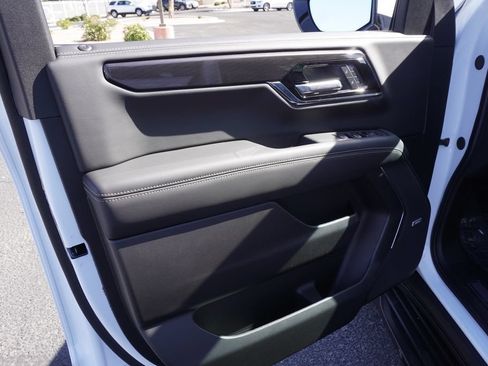 New 2026 GMC Yukon XL Elevation AWD/4WD image 17
