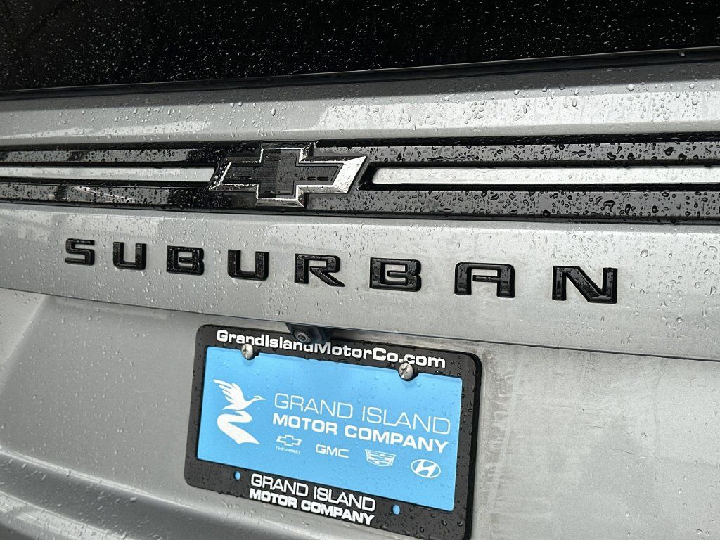 Certified 2024 Chevrolet Suburban RST w/ Luxury Package AWD/4WD image 31