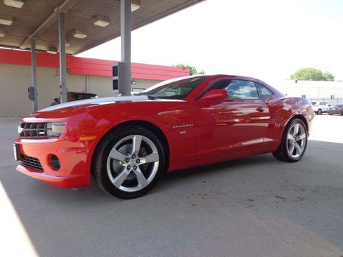 Used 2011 Chevrolet Camaro SS RWD image 1