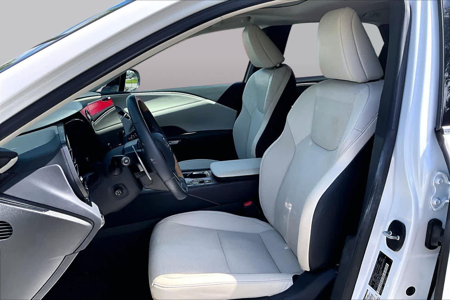 Used 2024 Lexus RX 350 Premium w/ Accessory Package (Z1) FWD image 8