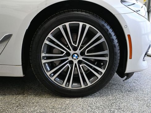 Used 2017 BMW 530i xDrive image 17