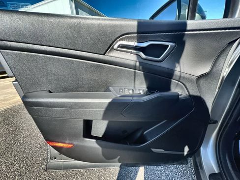 Used 2024 Kia Sportage LX image 20