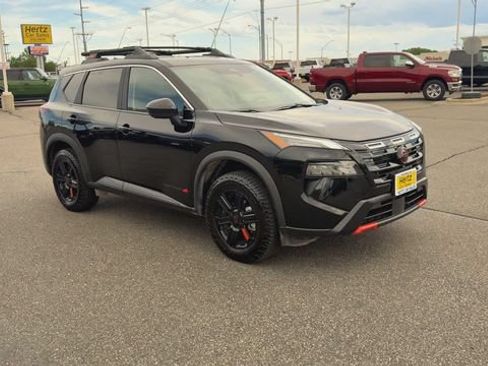 Used 2026 Nissan Rogue SV AWD/4WD image 2