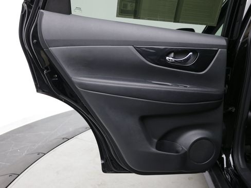 Used 2020 Nissan Rogue SL FWD image 33