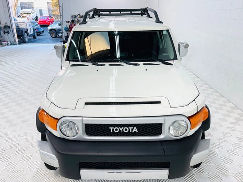 Used 2012 Toyota FJ Cruiser 2WD w/ Upgrade Pkg image 9