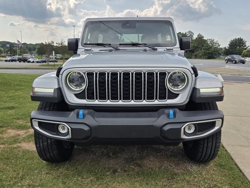 Used 2024 Jeep Wrangler Unlimited Sahara AWD/4WD image 2