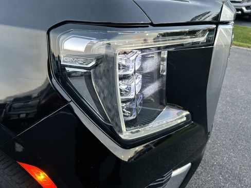 Used 2023 GMC Yukon XL Denali image 11
