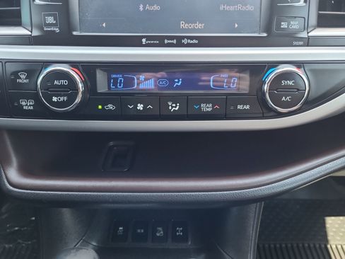 Used 2019 Toyota Highlander Limited image 18