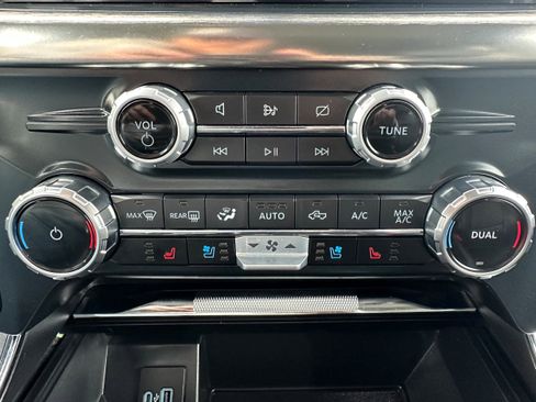 Used 2023 Ford F150 Lariat w/ Trailer Tow Package image 18