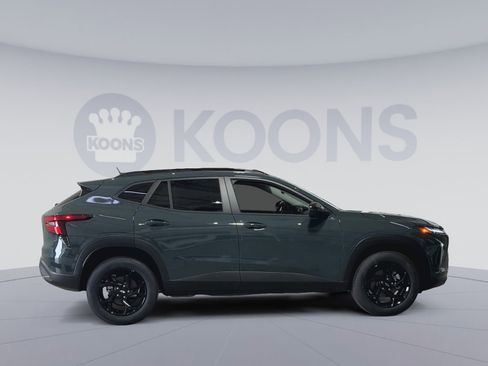 New 2026 Chevrolet Trax LT w/ Midnight Edition FWD image 2