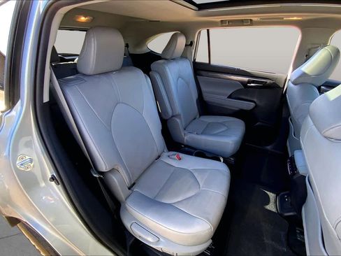 Used 2020 Toyota Highlander Platinum AWD/4WD image 32