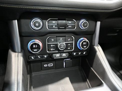 Used 2021 GMC Yukon SLT w/ SLT Luxury Plus Package image 18