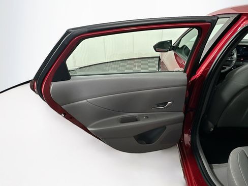 Used 2024 Hyundai Elantra SEL image 25