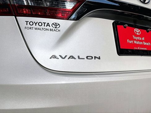 Used 2017 Toyota Avalon Touring FWD image 27