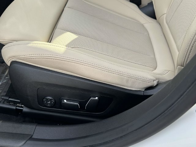Certified 2024 BMW 330i xDrive Sedan w/ Premium Package AWD/4WD image 25