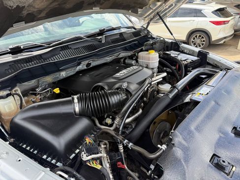 Used 2018 RAM 2500 Tradesman w/ Chrome Appearance Group image 36