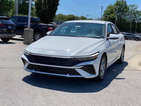 New 2026 Hyundai Elantra SE w/ Cargo Package FWD image 3