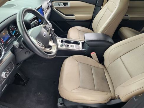 Used 2021 Ford Explorer Limited w/ Equipment Group 301A RWD image 9