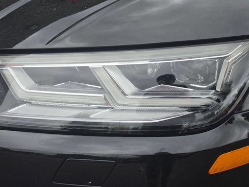 Used 2019 Audi Q5 2.0T Premium Plus w/ Premium Plus Package AWD/4WD image 3