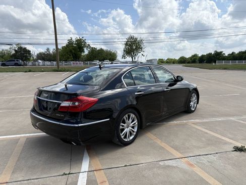 Used 2012 Hyundai Genesis 3.8 w/ Premium Pkg RWD image 5