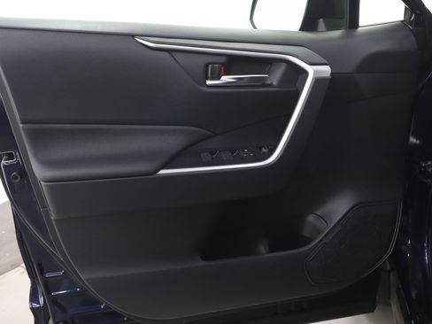 Used 2025 Toyota RAV4 XLE image 20