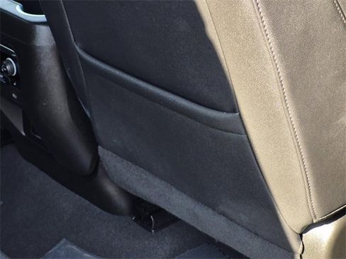 Used 2023 Chevrolet Suburban Premier image 20