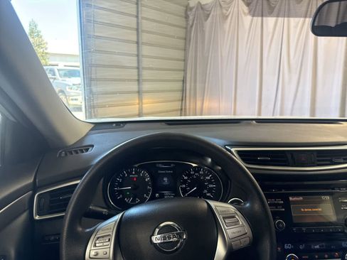 Used 2014 Nissan Rogue SV FWD image 19