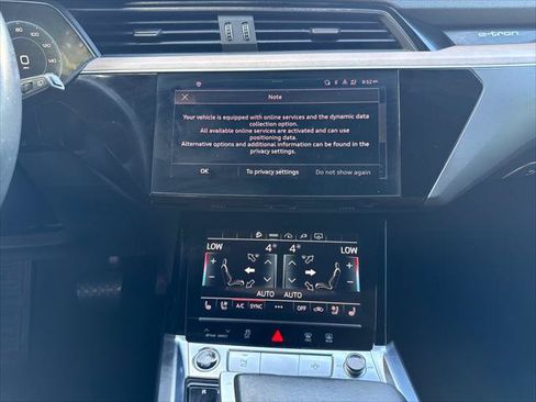 Used 2024 Audi Q8 e-tron Premium Plus w/ Premium Plus Package AWD/4WD image 30