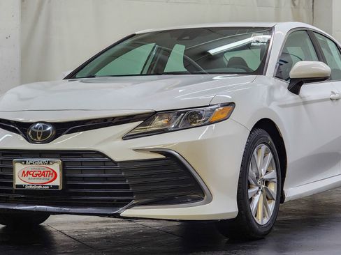 Used 2021 Toyota Camry LE image 11