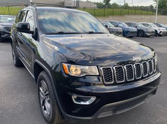 Used 2018 Jeep Grand Cherokee Laredo AWD/4WD video 1