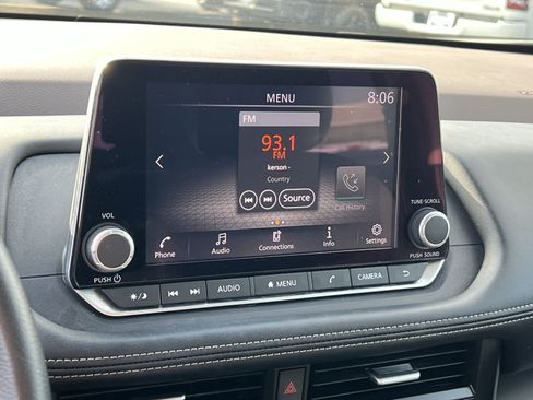 Used 2023 Nissan Rogue S AWD/4WD image 18