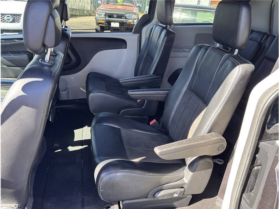 Used 2019 Dodge Grand Caravan SXT FWD image 13