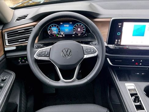 New 2026 Volkswagen Atlas SE image 4