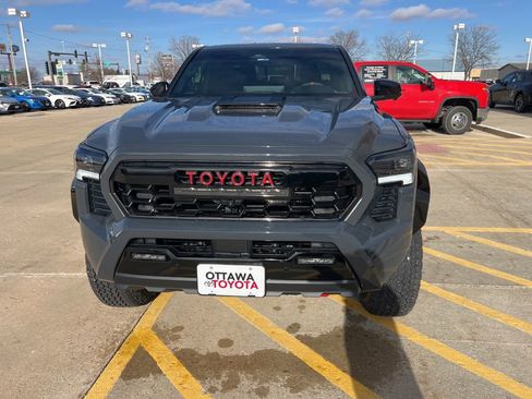 Used 2025 Toyota Tacoma TRD Pro image 9