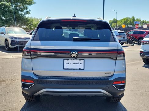 New 2025 Volkswagen Taos SE image 5