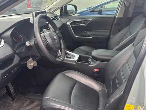 Used 2022 Toyota RAV4 XLE Premium AWD/4WD image 6
