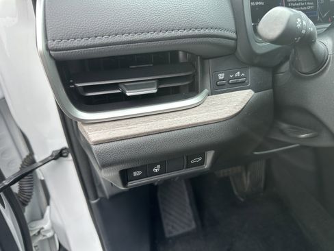 Used 2024 Toyota Grand Highlander AWD image 11