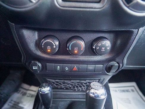 Used 2017 Jeep Wrangler Sport w/ Connectivity Group AWD/4WD image 18