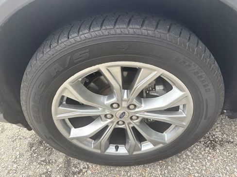 Used 2021 Ford Explorer XLT w/ Equipment Group 202A AWD/4WD image 10