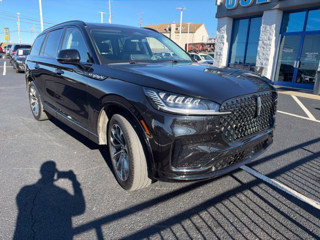 Used 2025 Lincoln Aviator AWD w/ Jet Appearance Package image 2