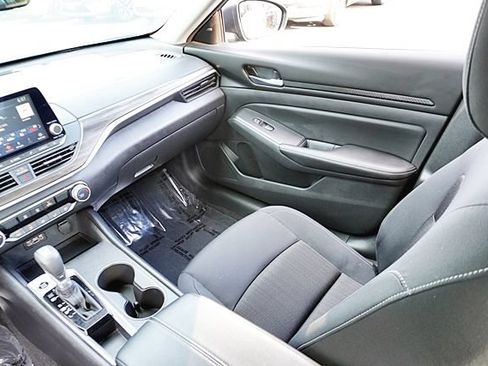 Used 2025 Nissan Altima 2.5 SV FWD image 20